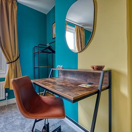 2 Bedrooms Modern, Stunning & Stylish Contractor House, Prime Portsmouth Location With Free Parking Permit, Summer Special Offer!! - By Blue Puffin Stays Exterior photo