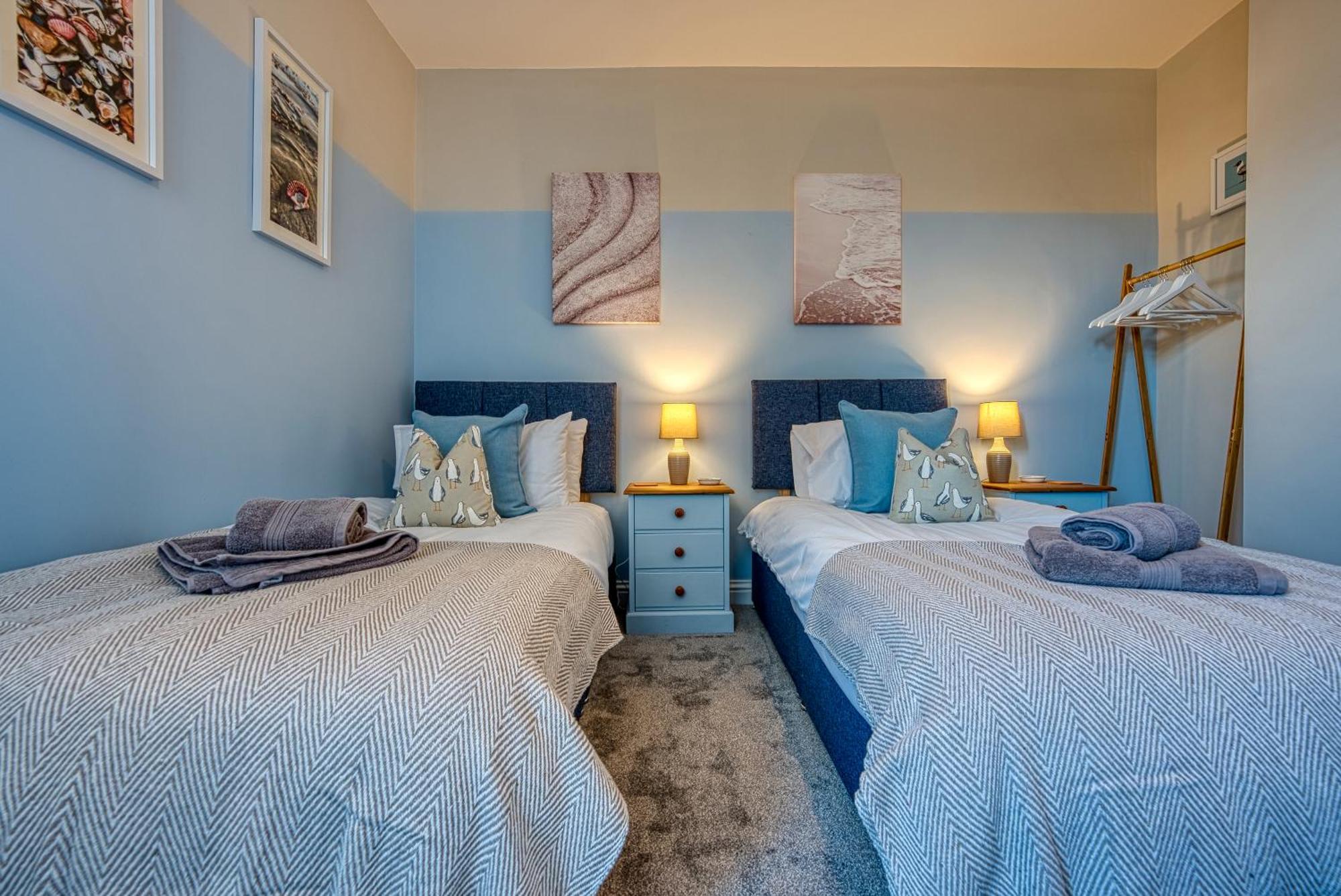 2 Bedrooms Modern, Stunning & Stylish Contractor House, Prime Portsmouth Location With Free Parking Permit, Summer Special Offer!! - By Blue Puffin Stays Exterior photo