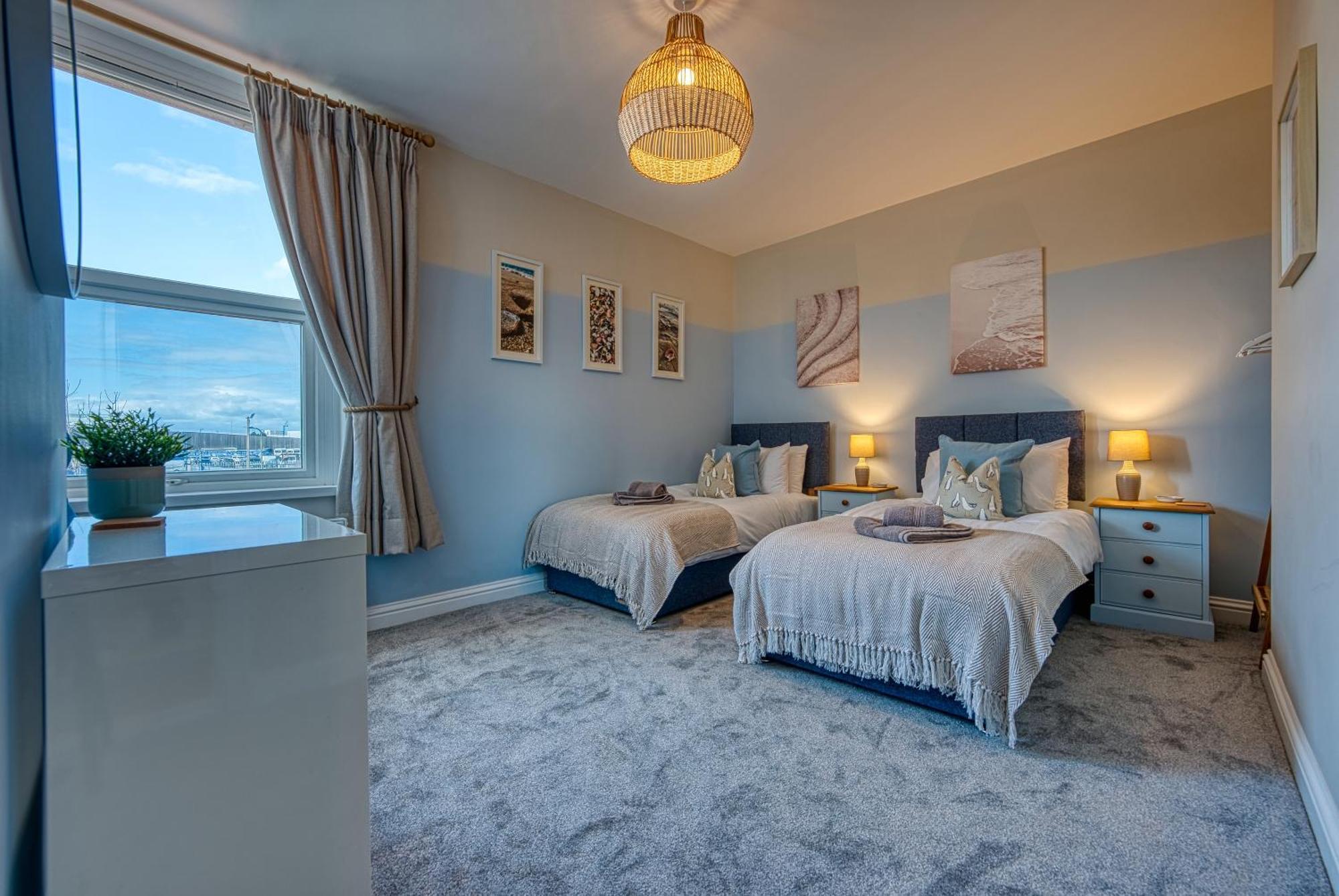 2 Bedrooms Modern, Stunning & Stylish Contractor House, Prime Portsmouth Location With Free Parking Permit, Summer Special Offer!! - By Blue Puffin Stays Exterior photo
