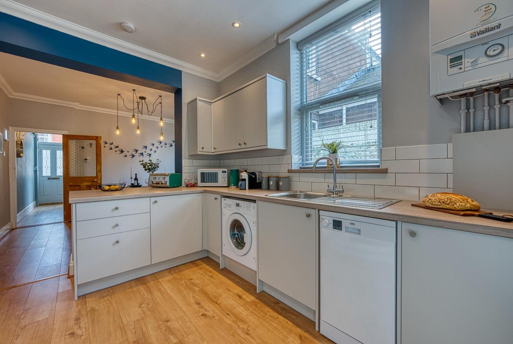 2 Bedrooms Modern, Stunning & Stylish Contractor House, Prime Portsmouth Location With Free Parking Permit, Summer Special Offer!! - By Blue Puffin Stays Exterior photo