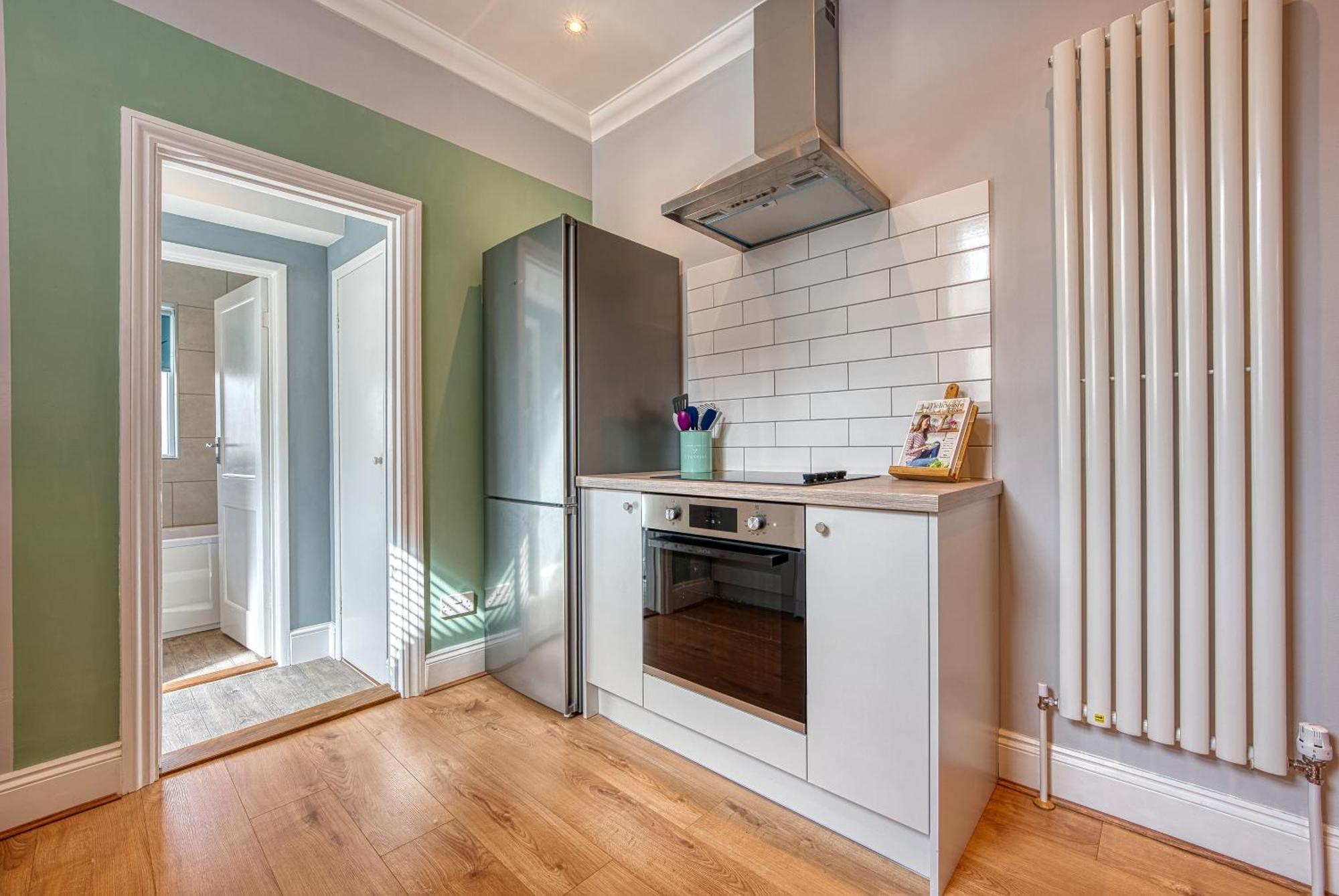 2 Bedrooms Modern, Stunning & Stylish Contractor House, Prime Portsmouth Location With Free Parking Permit, Summer Special Offer!! - By Blue Puffin Stays Exterior photo