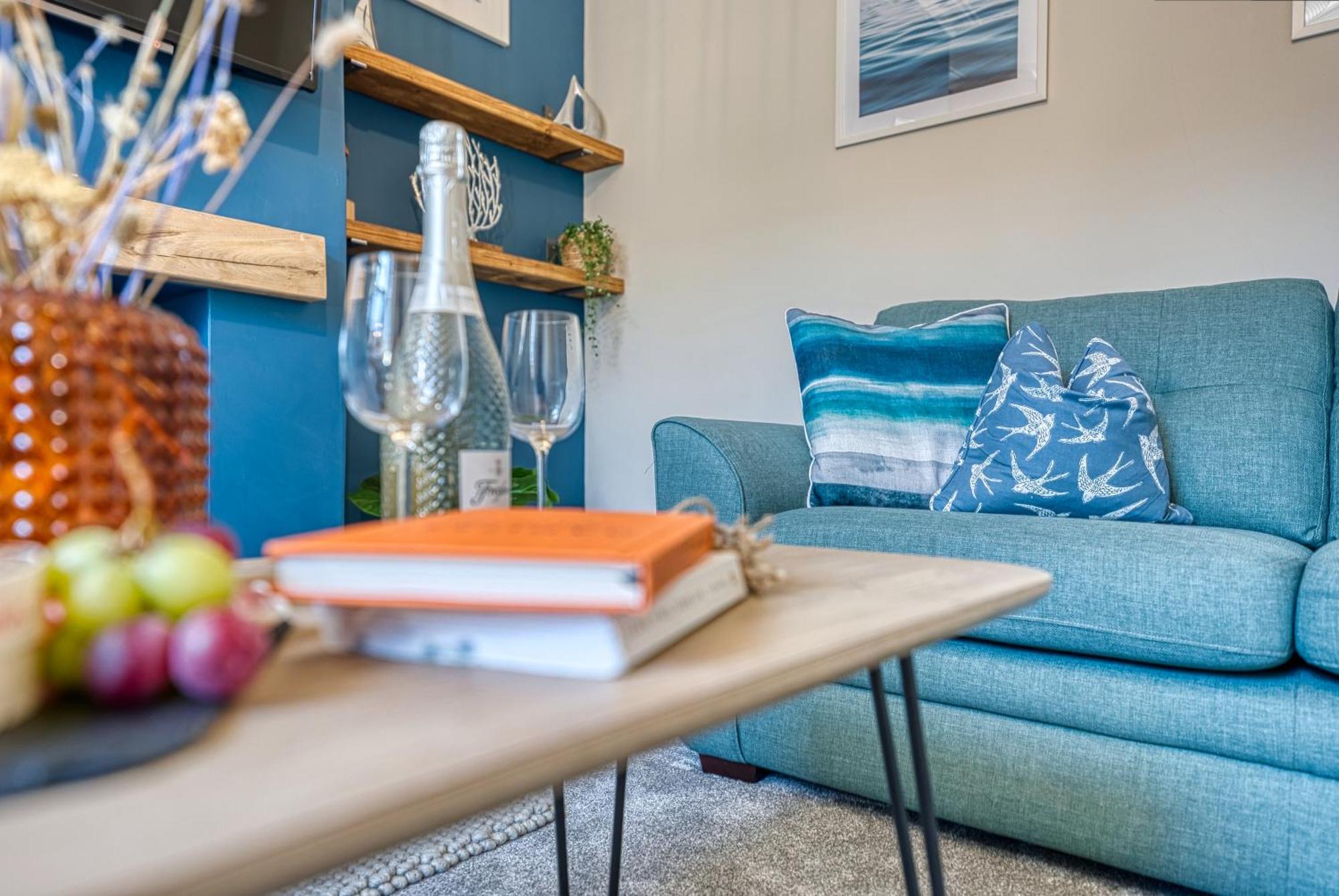 2 Bedrooms Modern, Stunning & Stylish Contractor House, Prime Portsmouth Location With Free Parking Permit, Summer Special Offer!! - By Blue Puffin Stays Exterior photo