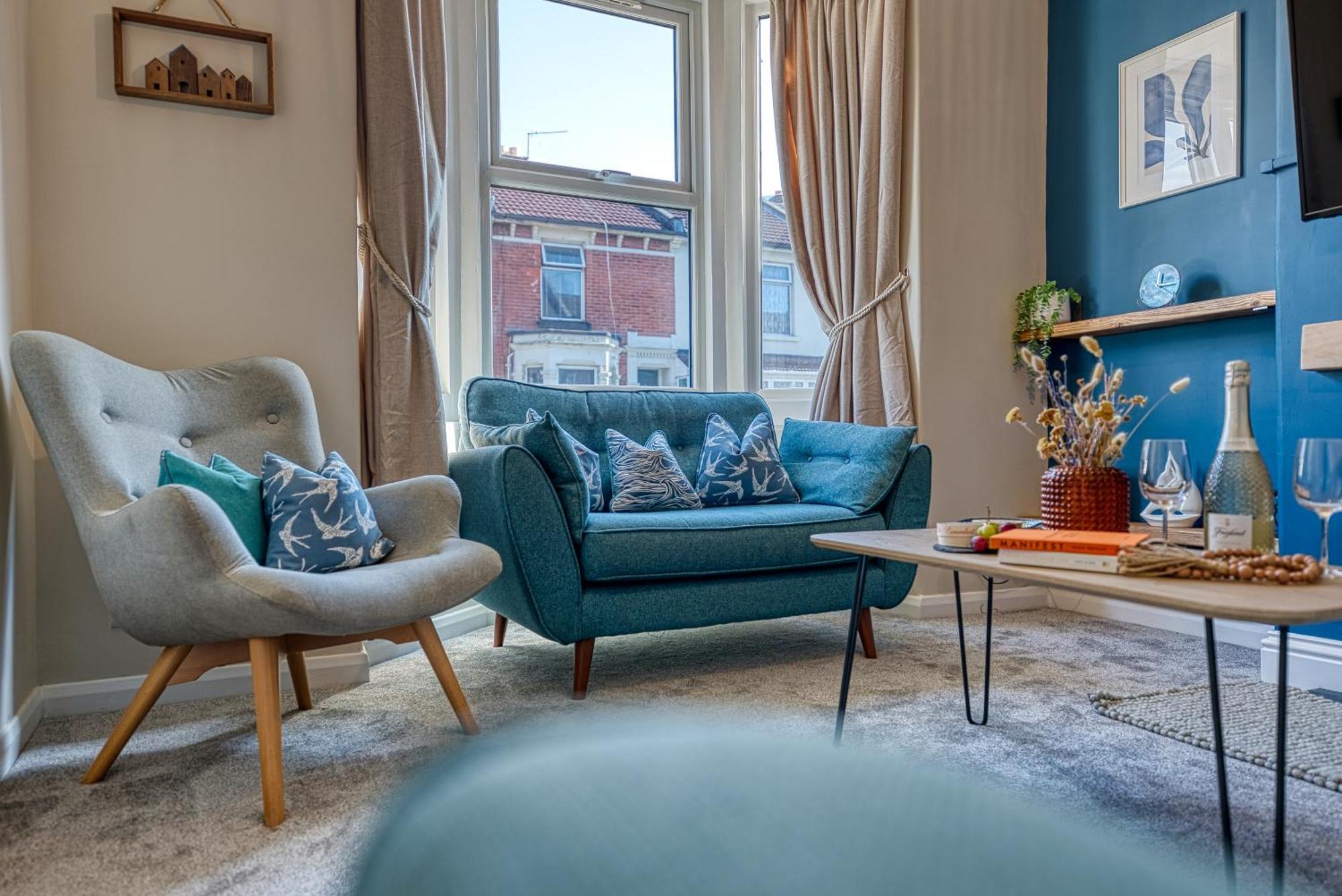 2 Bedrooms Modern, Stunning & Stylish Contractor House, Prime Portsmouth Location With Free Parking Permit, Summer Special Offer!! - By Blue Puffin Stays Exterior photo