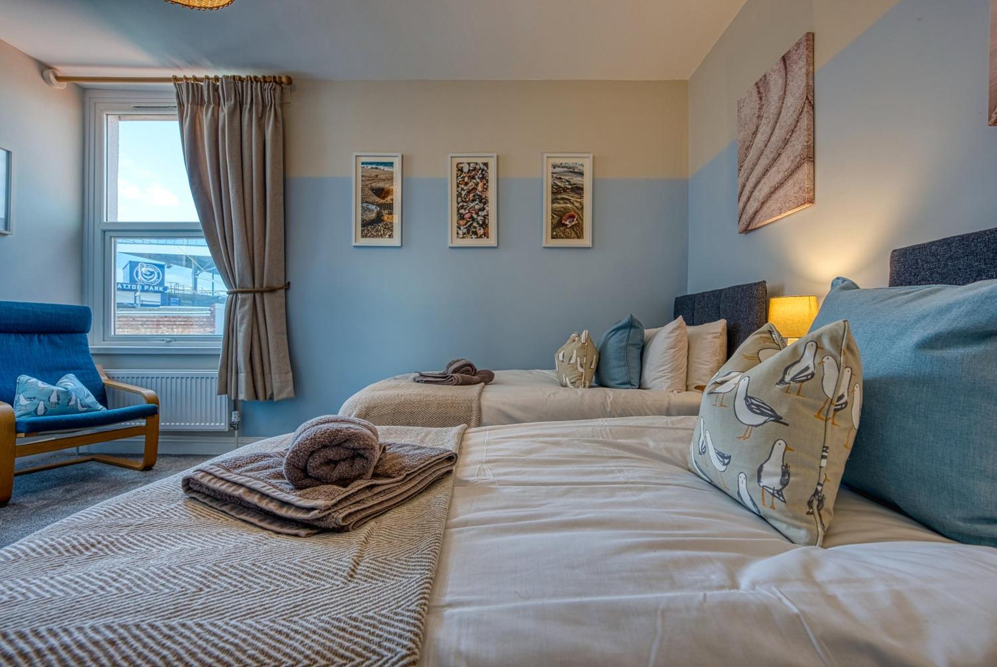 2 Bedrooms Modern, Stunning & Stylish Contractor House, Prime Portsmouth Location With Free Parking Permit, Summer Special Offer!! - By Blue Puffin Stays Exterior photo