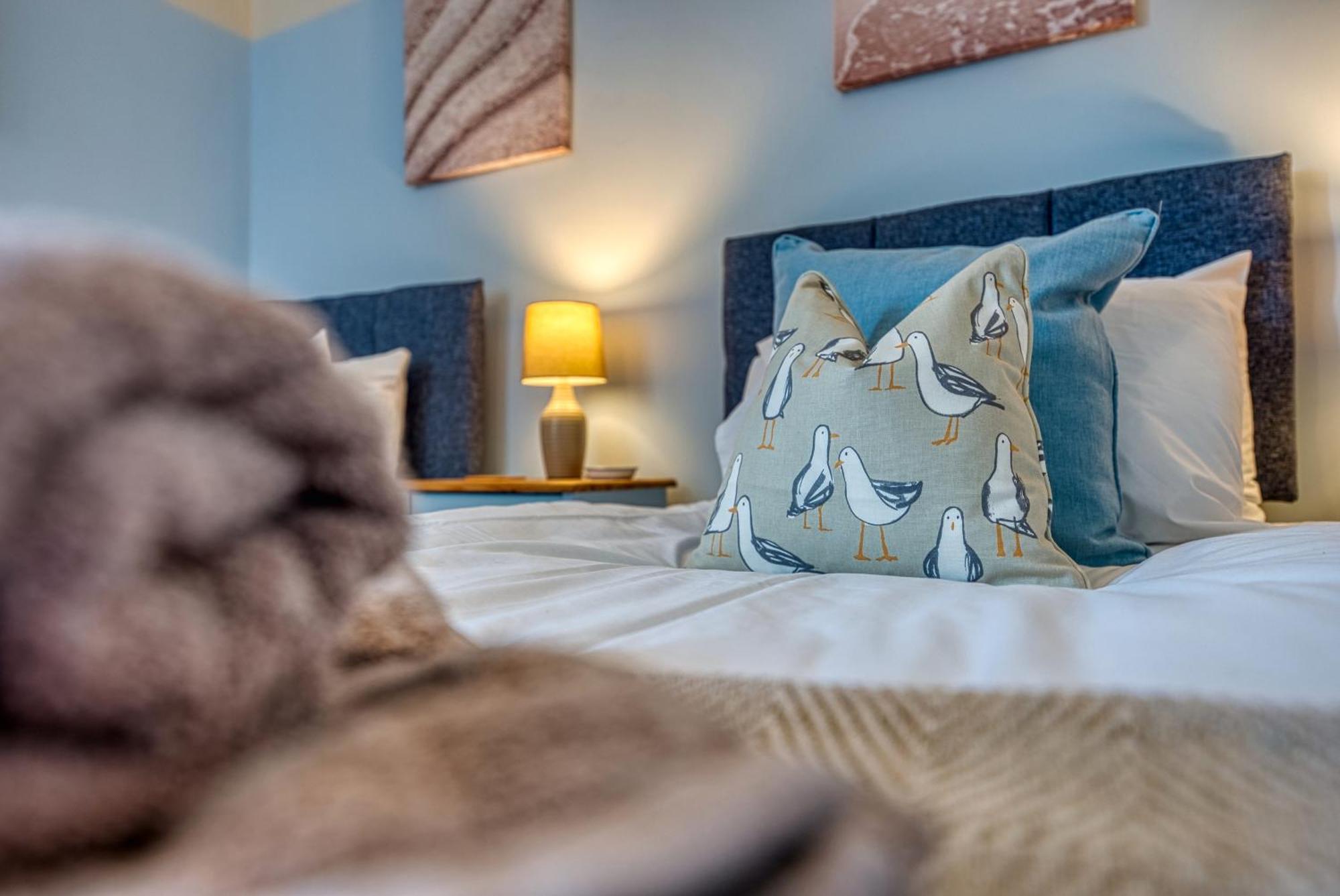 2 Bedrooms Modern, Stunning & Stylish Contractor House, Prime Portsmouth Location With Free Parking Permit, Summer Special Offer!! - By Blue Puffin Stays Exterior photo