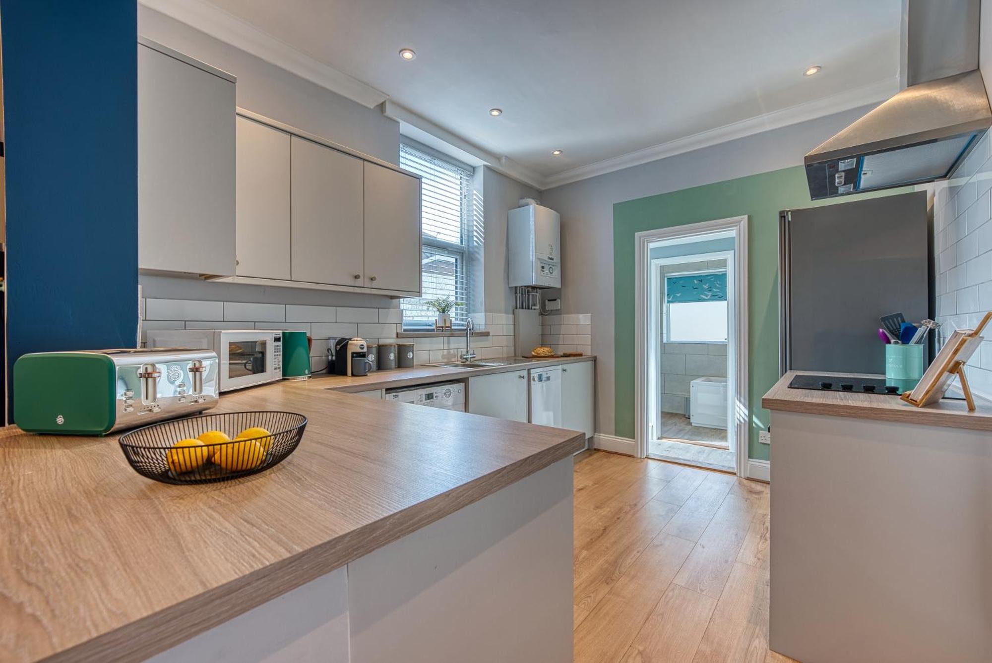 2 Bedrooms Modern, Stunning & Stylish Contractor House, Prime Portsmouth Location With Free Parking Permit, Summer Special Offer!! - By Blue Puffin Stays Exterior photo